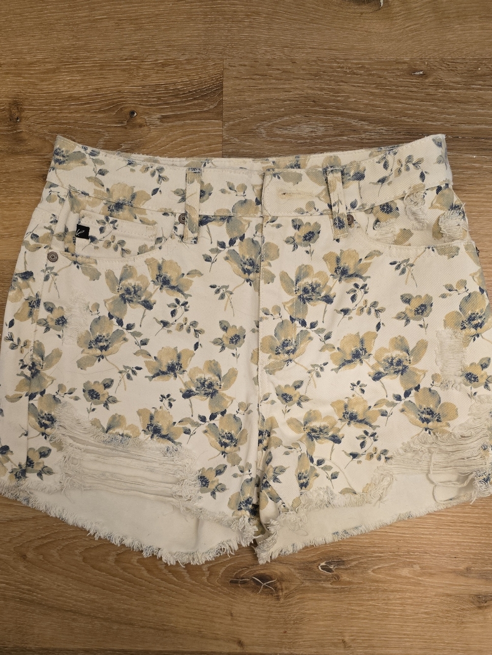 Floral Print Frayed Hem Women’s Shorts